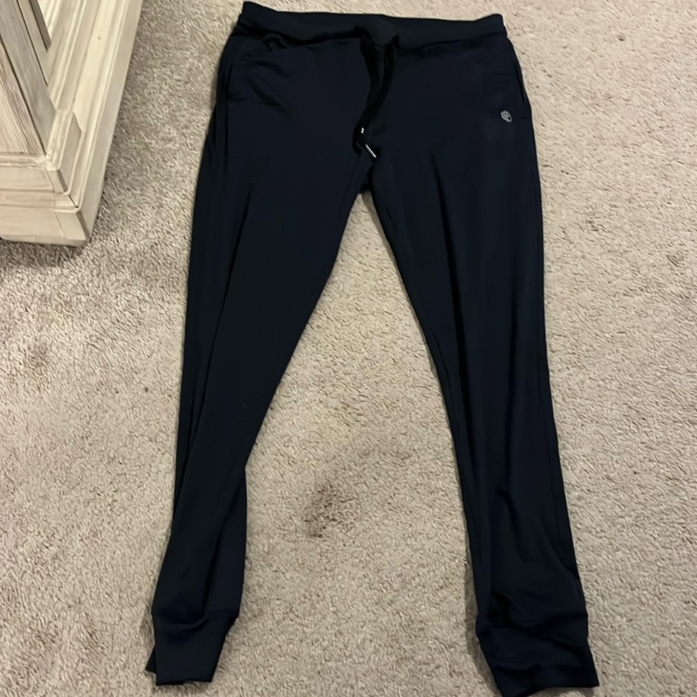 Born primitive joggers size medium